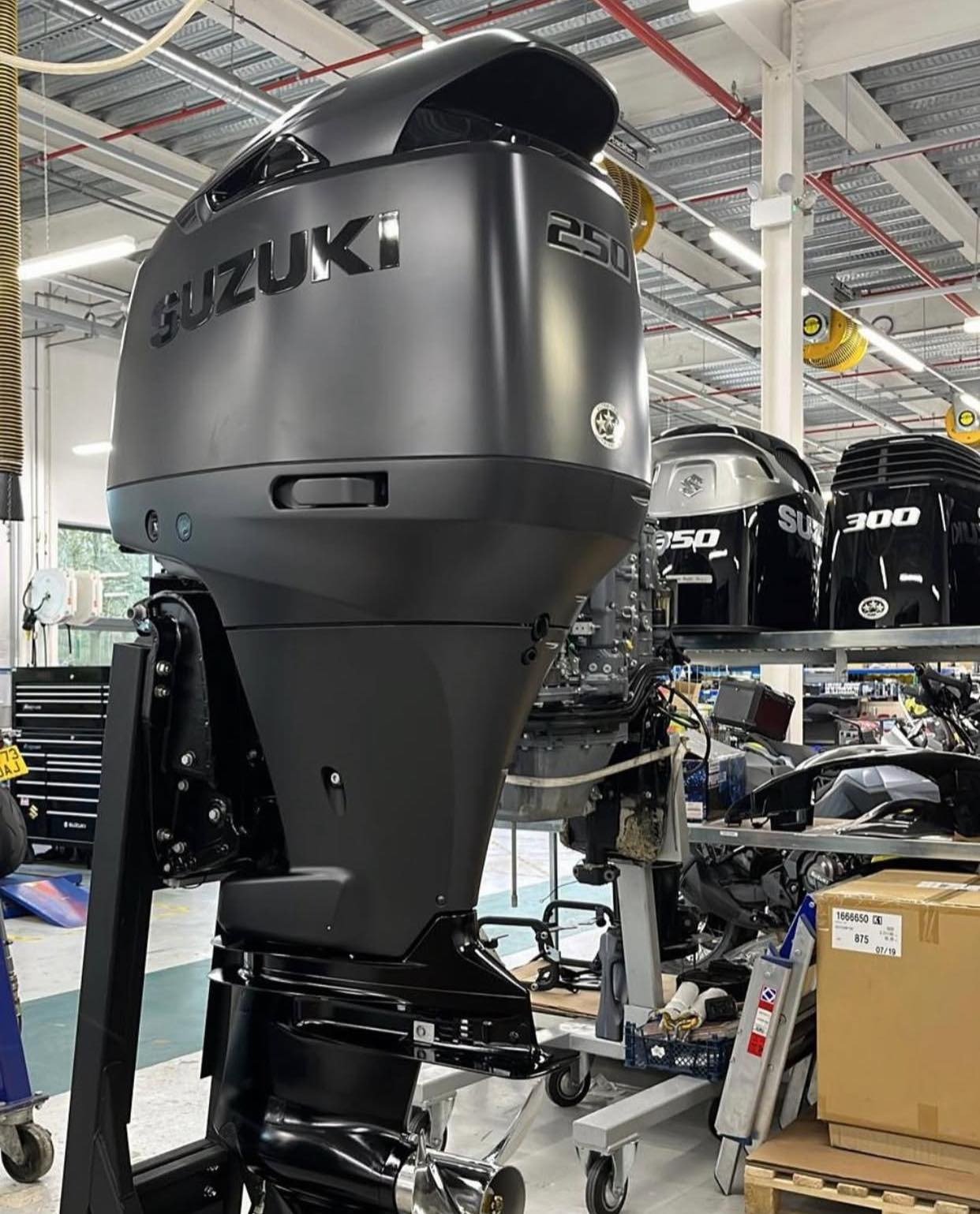 Suzuki 250hp Outboard Motor · DF250AUN Stealth