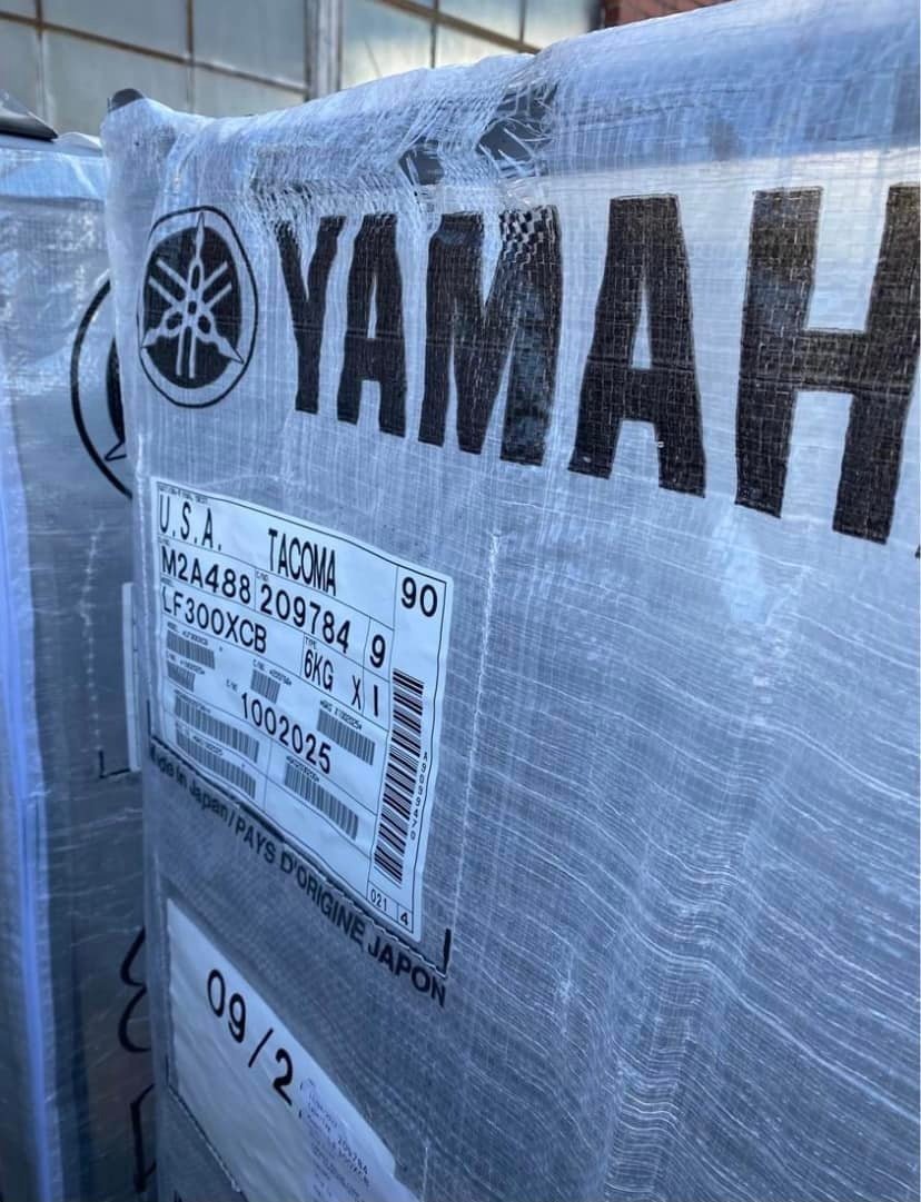 Yamaha 300hp outboard motors · Digital Electronic Controls, 30″ Shaft · F300UCB & LF300UCB